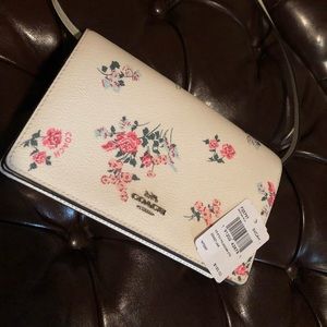 🚨SOLD 🚨 Coach floral crossbody! 💕